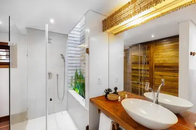 Uma casa de banho em Deluxe Villa Luz Do Mar - Suites Privativas