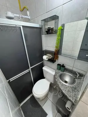 Uma casa de banho em Suite em apartamento compartilhado em Meireles, Fortaleza