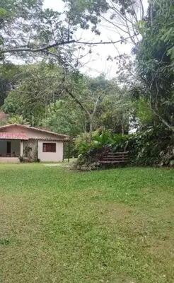 Um jardim no exterior de Sítio Jacutinga 2025
