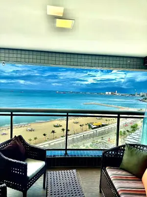 Uma vista do mar geral ou uma vista do mar a partir do apartamento