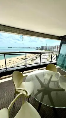 Uma vista do mar geral ou uma vista do mar a partir do apartamento