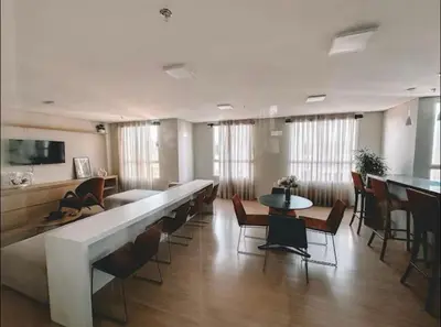 Uma televisão e/ou sistema de entretenimento em Mirante Clube Praia do Futuro