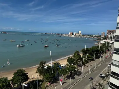 Uma vista do mar geral ou uma vista do mar a partir do apartamento