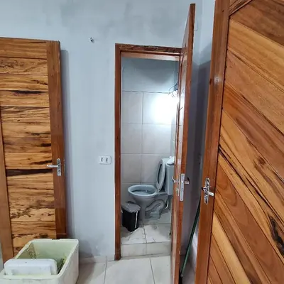 Uma casa de banho em surf