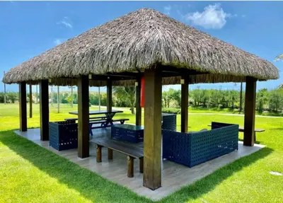 Um jardim no exterior de Beach Park Living Vista Mar
