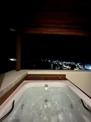 A planta de Cobertura de luxo de 3 a 4 quartos, 4 a 5 banos, ate 7 p