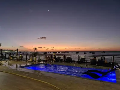 O nascer ou o pôr do sol visto a partir do aparthotel