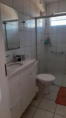 Uma casa de banho em Apartamento aconchegante na Cidade 2000
