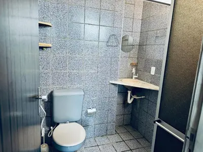 Uma casa de banho em Vista mar, piscina, na praia do futuro, com Ar condicionado e Wi-Fi