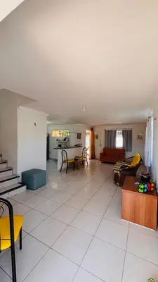 Uma área de estar em Duplex com Piscina a 7 KM do Beach Park