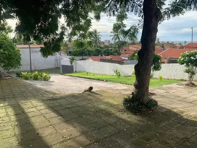 Um jardim no exterior de Chalés de Morro Branco