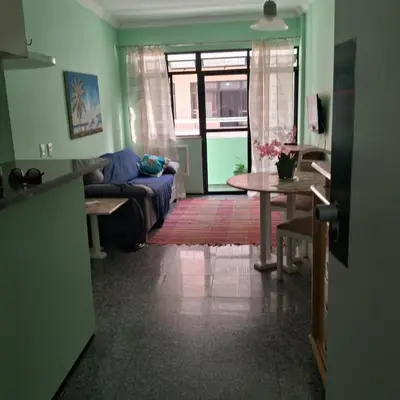 Uma cama ou camas num quarto em Com piscina e bem localizado