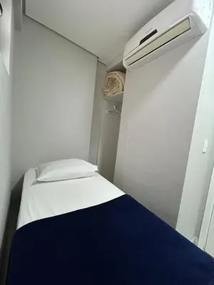 Uma cama ou camas num quarto em 1507 - Apto p até 5, perto da praia c estacionamento - Landscape