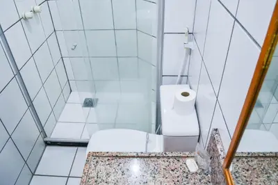 Uma casa de banho em Hotel Flat Classic