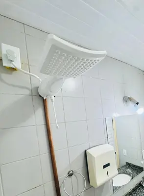Uma casa de banho em Ap em bairro nobre com garagem e ar