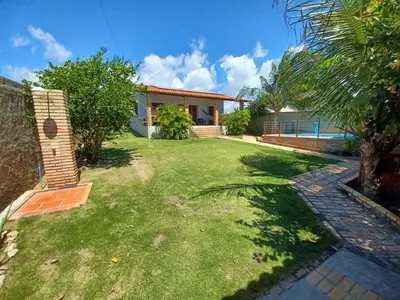 Um jardim no exterior de Casa Florida
