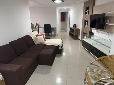 Uma televisão e/ou sistema de entretenimento em Cond Sol Maior 201 A Mucuripe