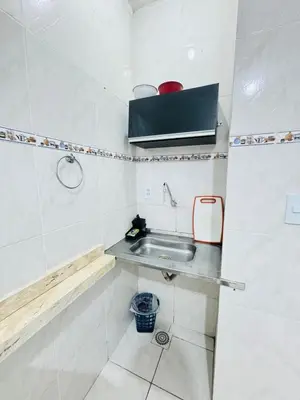 Uma casa de banho em Ap Próx ao Arco com Ar e Garagem
