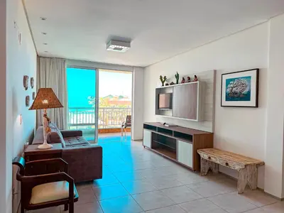 Uma televisão e/ou sistema de entretenimento em Vista Mar Deslumbrante! Apê na Areia confortável e espaçoso no Porto das Dunas, Ideal para Famílias