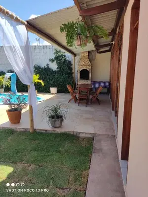 Um jardim no exterior de Flecheiras- Davitória
