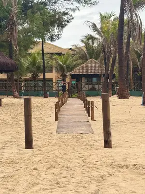 Uma praia em ou perto do apartamento