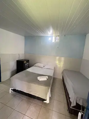 Uma cama ou camas num quarto em Pousada Bê kite cauipe
