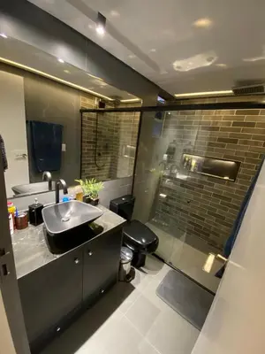 Uma casa de banho em Apt 3BR luxo com 2 garagens na melhor localização
