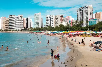 Uma praia em ou perto do apartamento