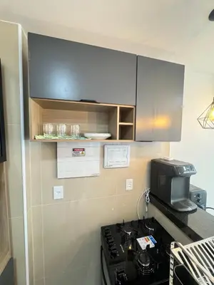 A cozinha ou kitchenette de AP completo próx ao Shopping com piscina, garagem e ar