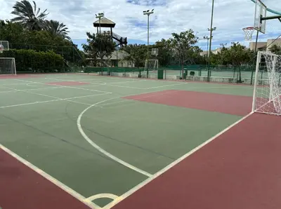Comodidades para jogar ténis e squash em GolfVille - Lazer e Conforto ou nas proximidades