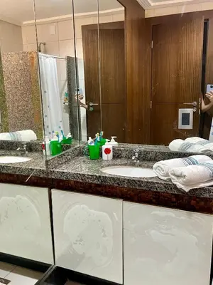 Uma casa de banho em Quarto no bairro Meireles à 50m da Beira-Mar