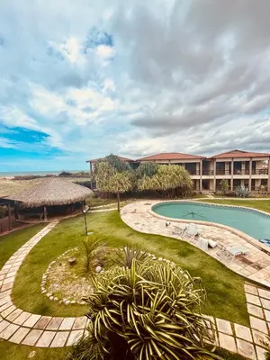 A piscina em ou perto de Ondas do Mar