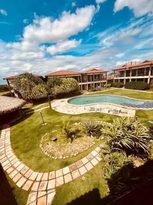 A piscina em ou perto de Ondas do Mar