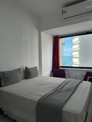 Uma cama ou camas num quarto em 756 Golden Flat Fortaleza Frente Mar