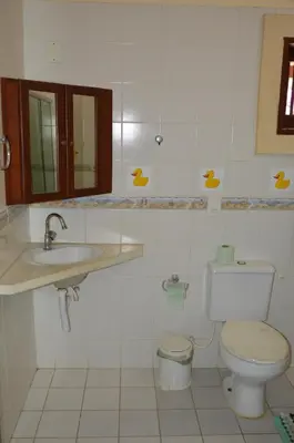 Uma casa de banho em CASA JERI com Pescina