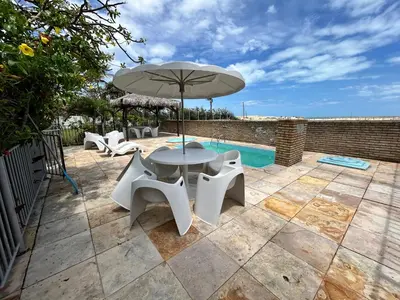 A piscina em ou perto de Splendide villa à morro branco vue sur mer