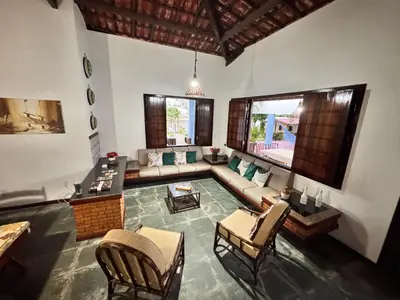 Uma área de estar em Splendide villa à morro branco vue sur mer