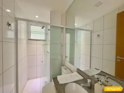 Uma casa de banho em Porto Beach Residence
