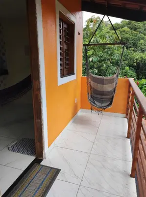 Um jardim no exterior de Chalé aconchego do Áureo 2