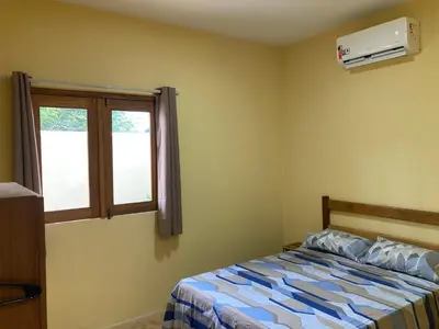 Uma cama ou camas num quarto em Jeri Cottage