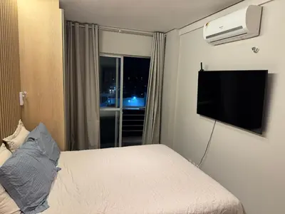 Uma televisão e/ou sistema de entretenimento em Apartamento Vista Mar Cumbuco