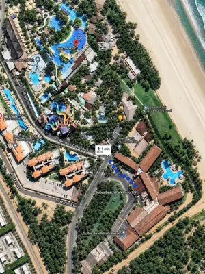 A piscina em ou perto de Apartamento Pé na Areia ao Lado do Beach Park - Conforto e Localização Imbatível