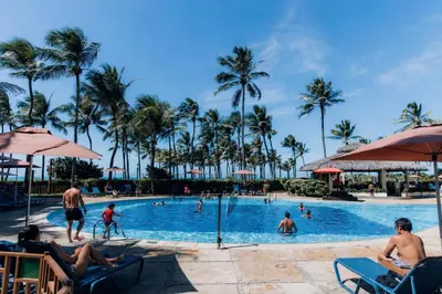 A piscina em ou perto de Apartamento Pé na Areia ao Lado do Beach Park - Conforto e Localização Imbatível