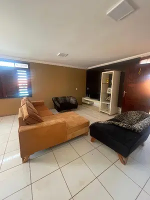 Uma área de estar em Duplex à 800 mts do Beach Park COM 5 suítes