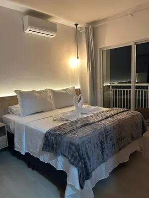 Uma cama ou camas num quarto em Del Mar SG Apartment