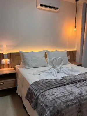 Uma cama ou camas num quarto em Del Mar SG Apartment