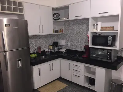 A cozinha ou kitchenette de Flat Vista Mar em Área Nobre com Piscina na Beira Mar