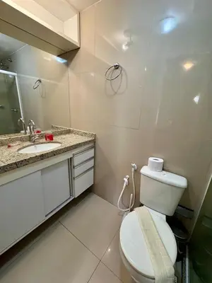 Uma casa de banho em VGFUN 233-60m2-2 quartos2wcs-VistaMar-Pé na Areia