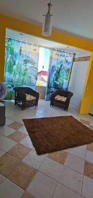 Uma área de estar em Casa de Praia - Praia Bela