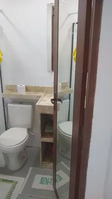 Uma casa de banho em Apto Flecheiras 06